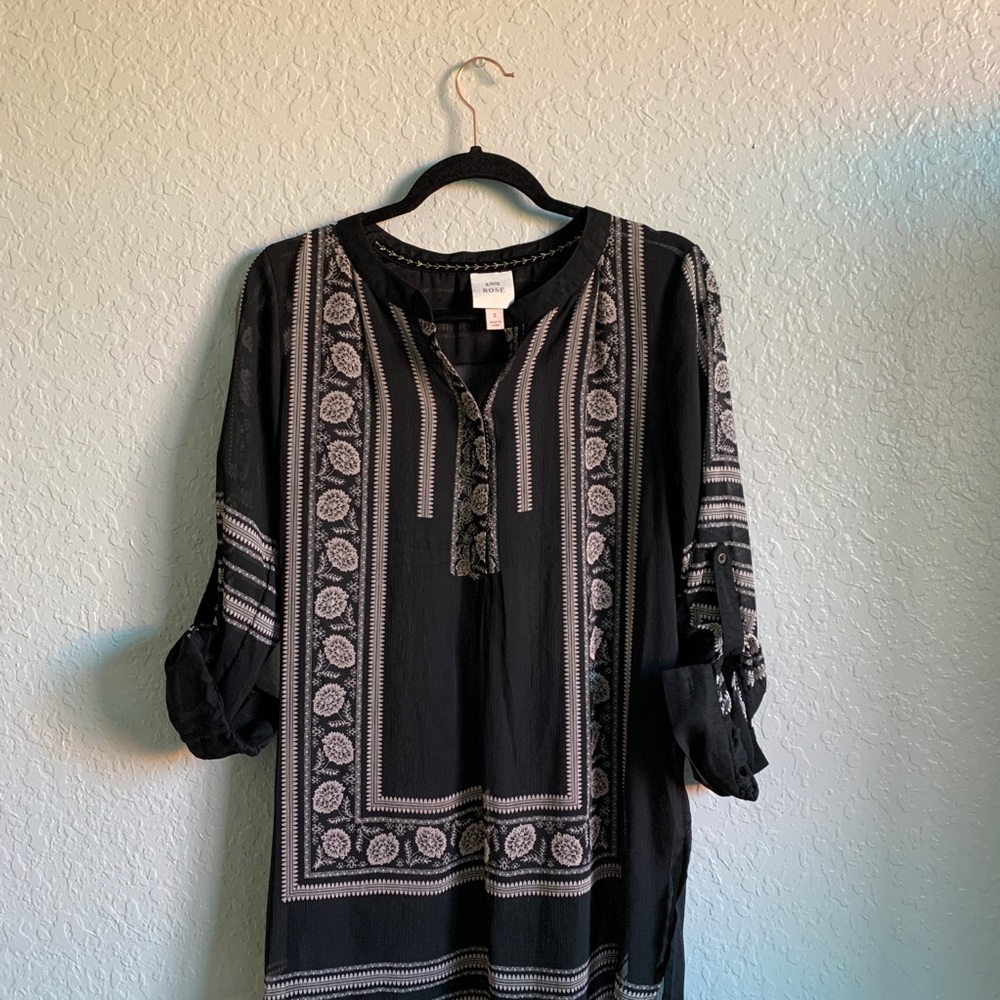 Beach coverup. - Picture 2 of 3